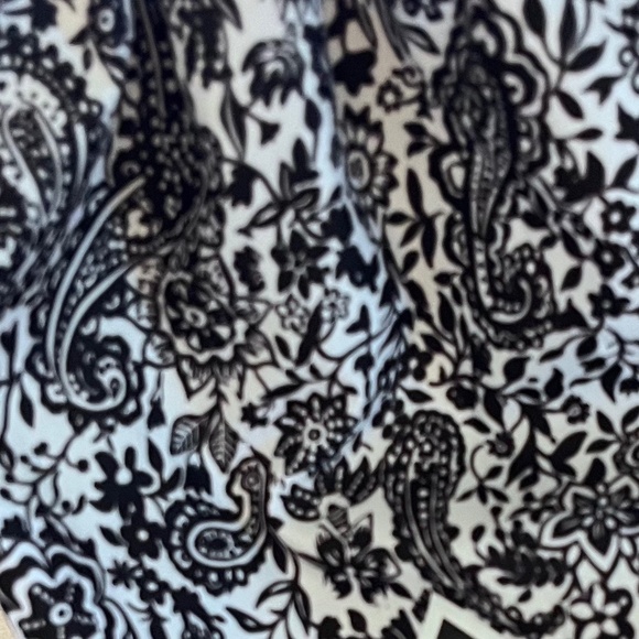 - Vera Bradley Drawstring Backsack in Eden Paisley Black - Picture 11 of 12